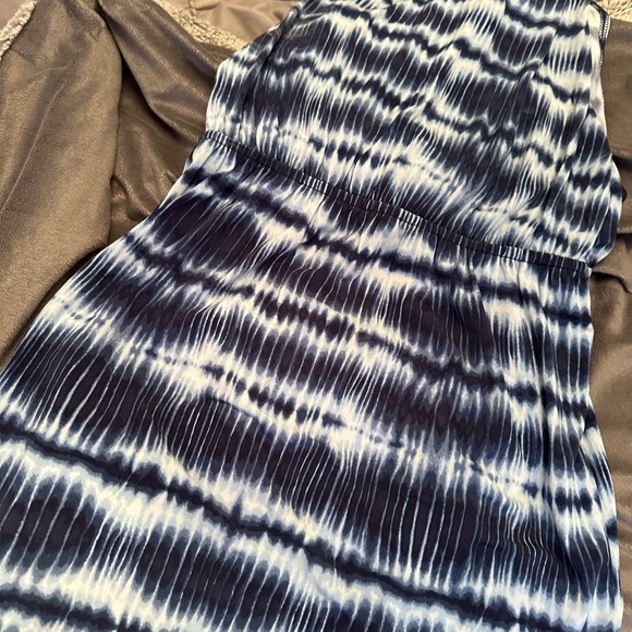 Halter neck dress - Picture 2 of 10